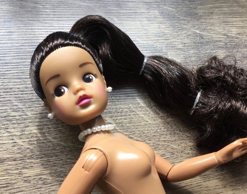 Schöne Afroamerikanische Sindy Puppe.