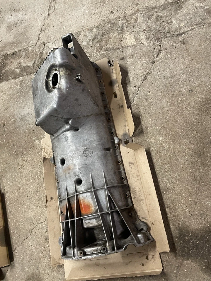 BMW E24 E34 M30 M30B35 3.5L ENGINE MOTOR OIL PAN SUMP 11131708345 - Image 3 of 4