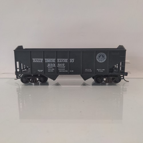 Athearn HO 2 Bay Open Hopper Baltimore and Ohio B&O #233507 Kadees | Condition: Used
