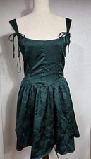 Francesca’s Green Renaissance Style Dress Size Small Pockets