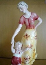 Katzhütte Porzellan Figur Mutter mit Kind.