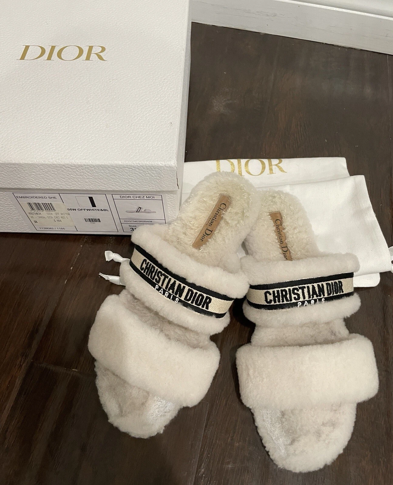 Dior Chez Moi Shearling Slides   Blanc/Noir Taille 38