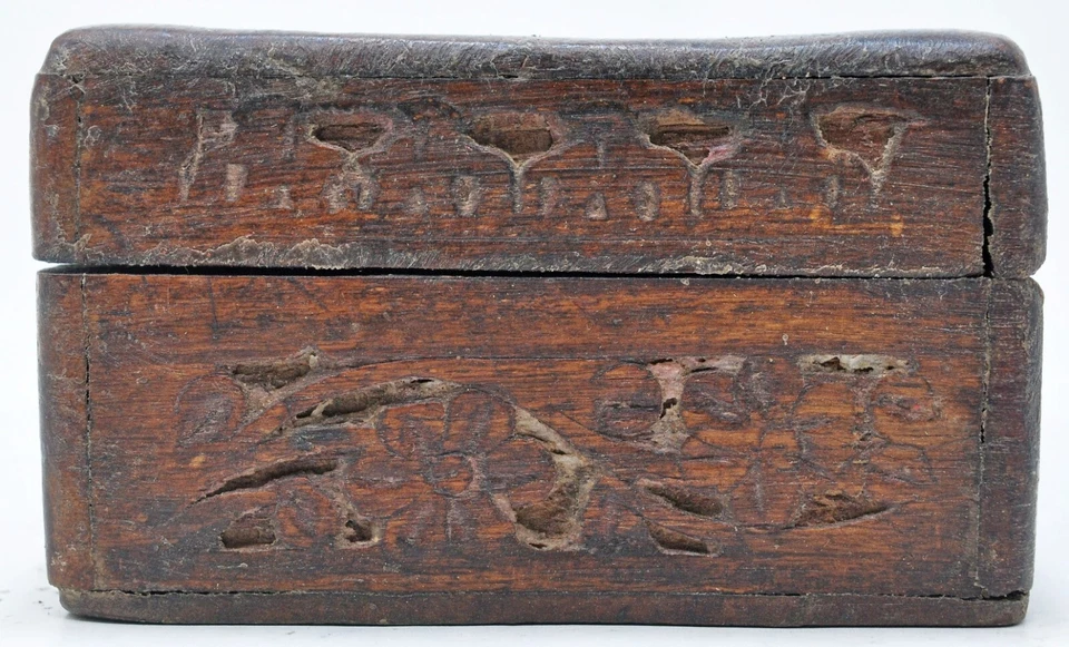 Antiguo joyero floral de madera original tallado a mano Foto 4 de 4