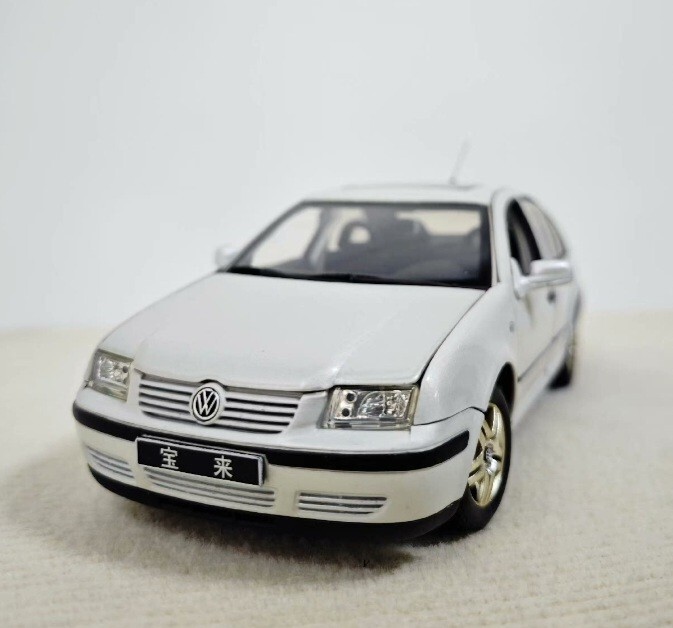 1/18 フォルクスワーゲン ボーラ 1/18 Volkswagen Bora / Jetta China 2001 FAW VW Dealer