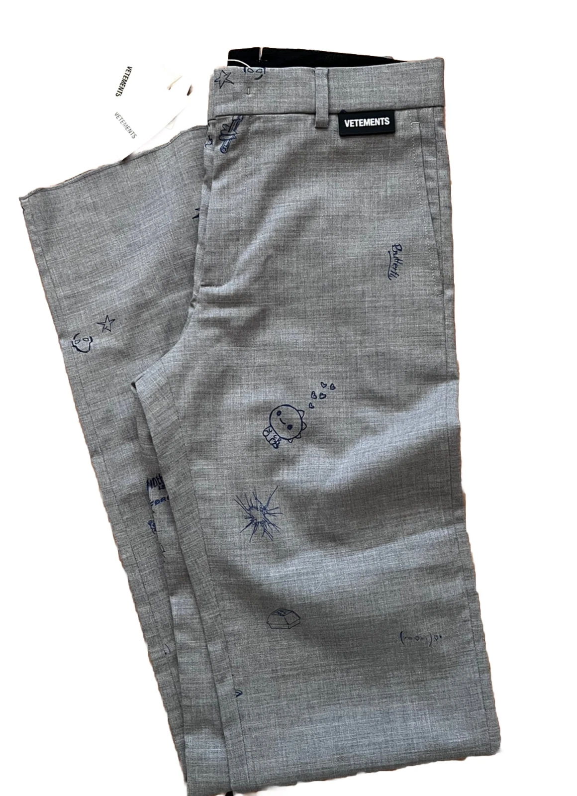 VETEMENTS Pantaloni su misura M nuovi con etichette stampa scarabocchio