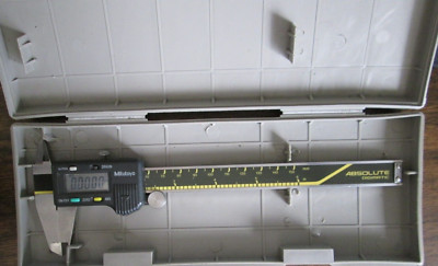 Digital Caliper MITUTOYO 500-196 ABSOLUTE 0-6'' range TESTED  Case & battery