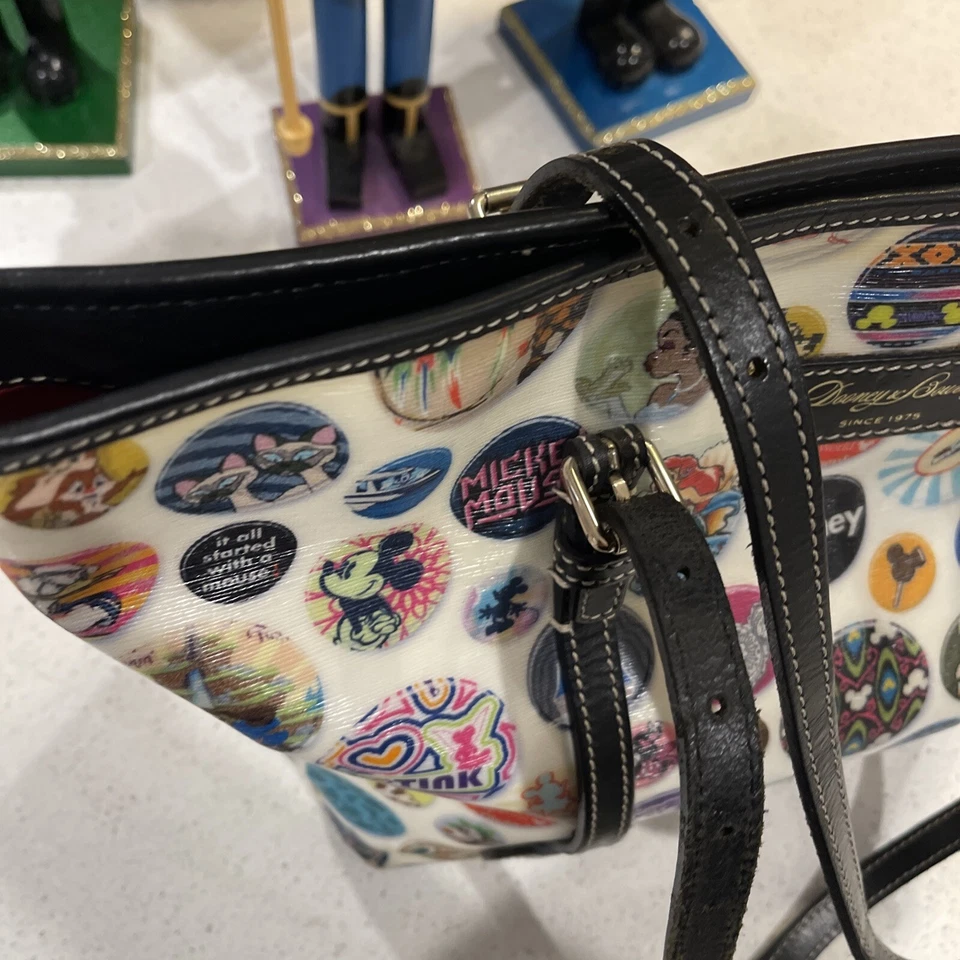 Bolsa tote Dooney & Bourke botões personagens parques da Disney - Nova - Imagem 4 de 4