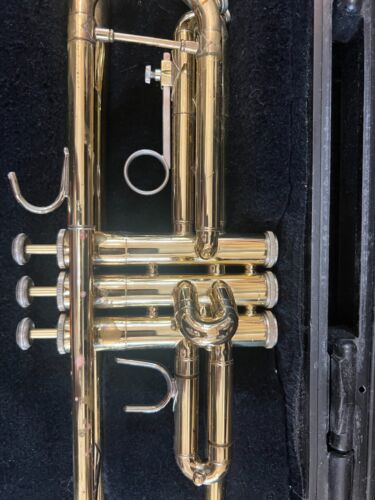 Bach TR300 TRUMPET with mouthpiece and case. USA - Picture 3 of 15