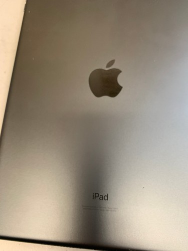 Apple iPad (9th Generation) A2602 No display after dropped.For parts only - Afbeelding 2 van 2