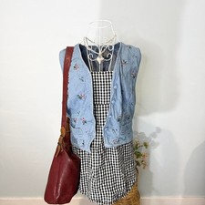 Gorgeous 90s vintage y2k denim floral embroidered vest