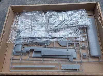 Hasegawa 1:32/35 Fiseler Fi156C  ohne Verpackung und Bauplan + Abziebilder 