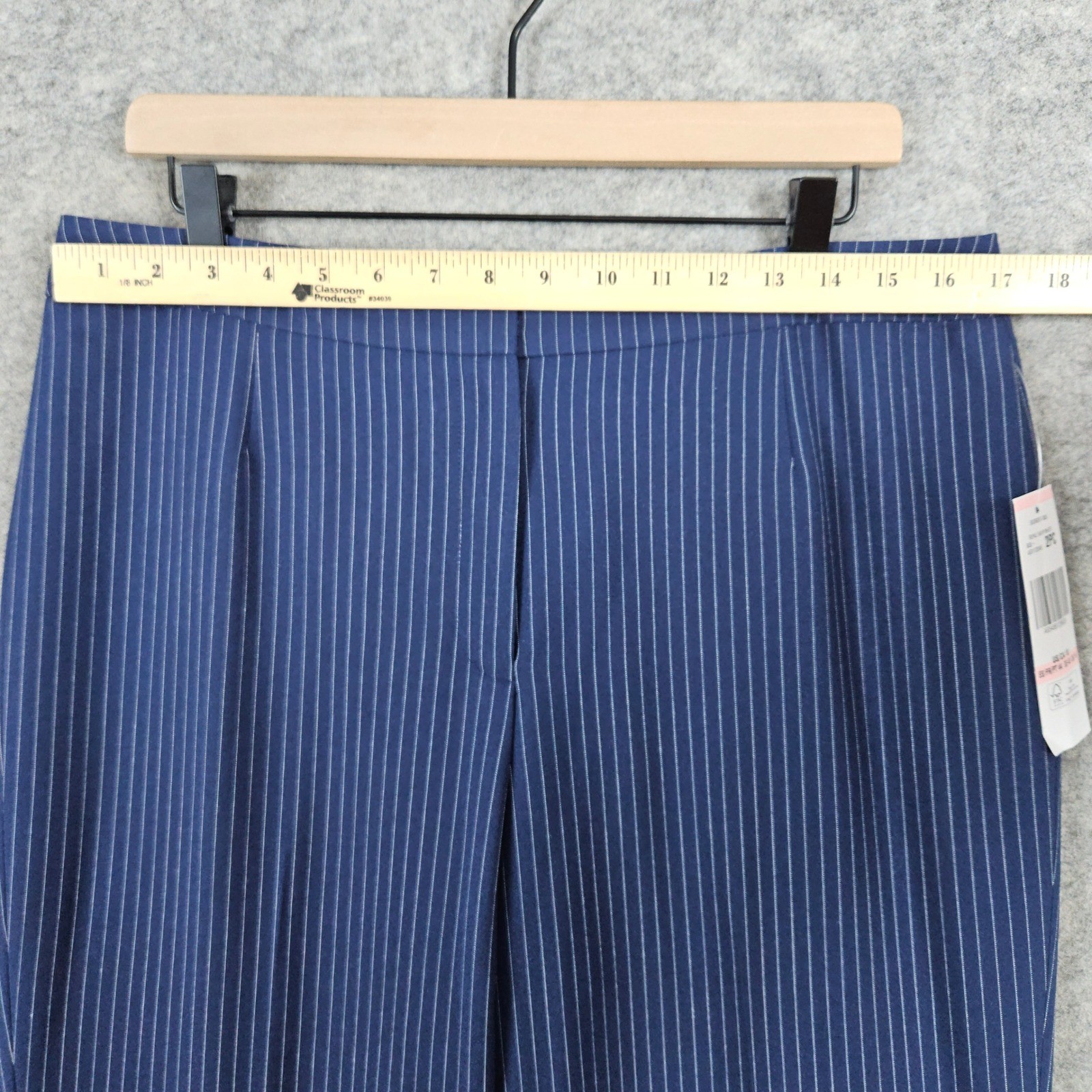 Le Suit Women's Navy Pinstriped Blazer Pants Suit Size 10 Professional NEW NWT