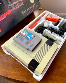 Nintendo Entertainment System NES Action Set with Mario / Duck Hunt & Light Gun