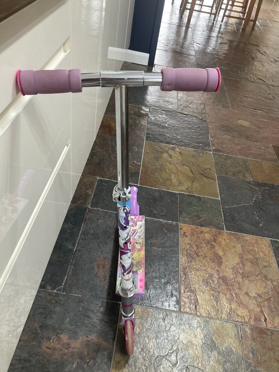Ozbozz SV13988 Kids Push Scooter with 2 Light Up Wheels Unicorn