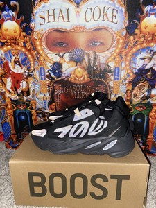 yeezy boost 700 size 8