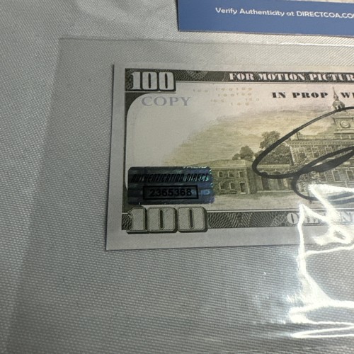 Billete de 100 dólares firmado por Armand Assante - utilería de película falsa - con certificado de autenticidad - como nuevo - Imagen 3 de 6