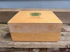 Vintage Curlee Clothes Clothing Co. St Louis, MO Countertop Wooden Display Box