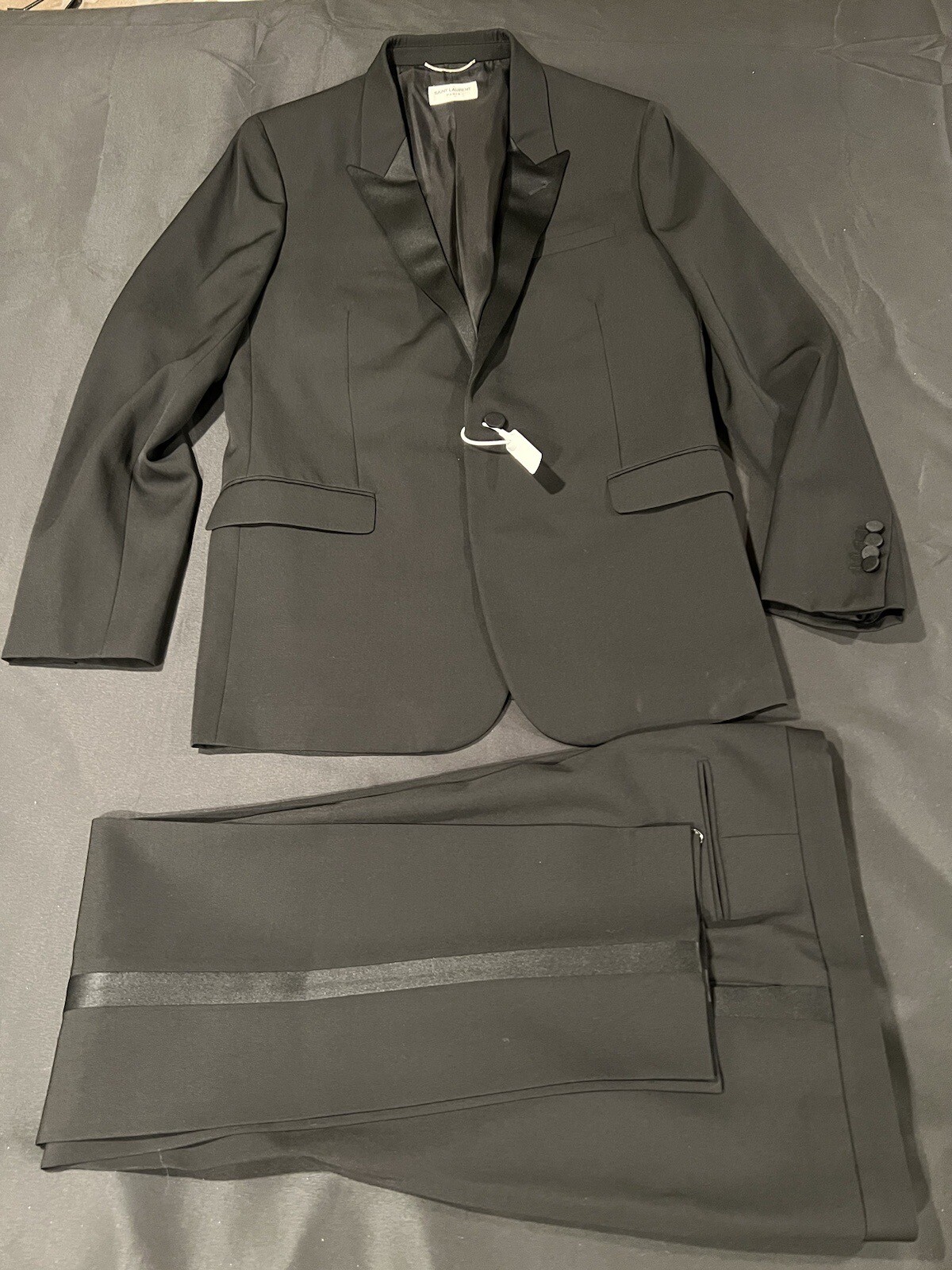 Tuta da smoking Saint Laurent Hedi Slimane. 56 42. $3290