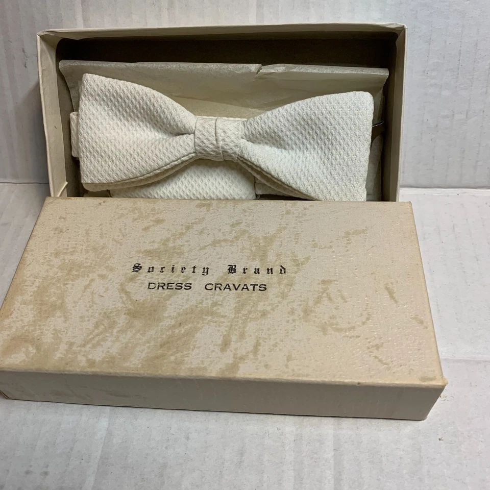 Pajarita formal marca Society corbatas de seda color crema tela gofre caja original Foto 3 de 4