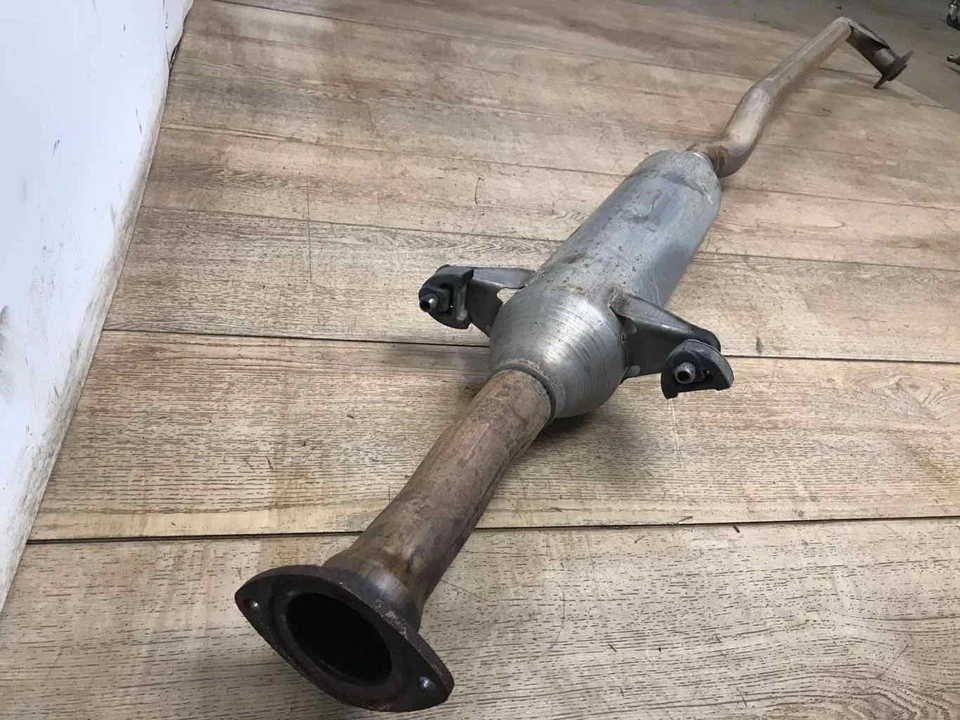 Sistema de escape tubo medio compatible con Toyota Solara 2004-2008 convertible de 3,3 L Foto 4 de 4