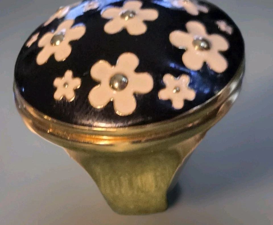 Marc Jacobs Daisy Slide Ring Size 7.5 Large 1.5" Diameter  - Image 2 of 4