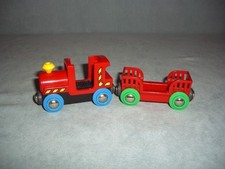 BRIO RED TRAIN ENGINE  RED CARGO CAR Green Wheels Wooden Railway Lot of 2