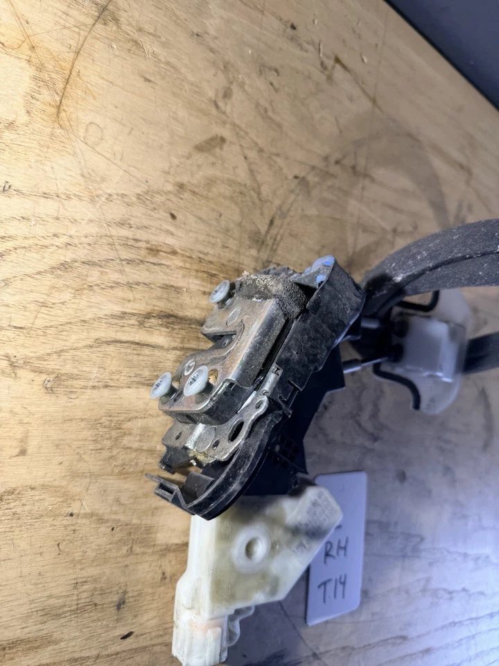 Nissan 350Z 2003-2008 actuador de pestillo de puerta lateral del pasajero derecho 80552-Al510 OEM Foto 2 de 4