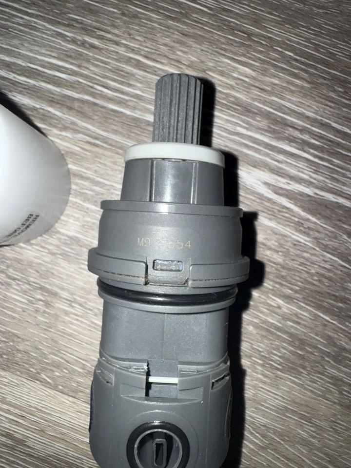 CARTUCHO - Cartucho de válvula American Standard M970654 - Presión de flash Foto 3 de 4