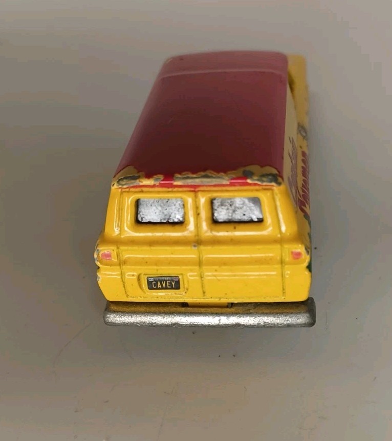 Hot Wheels 2013  GMC Hanna Barbara Captain Caveman Diecast Van Redlines  thumbnail 5