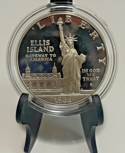 1986 LIBERTY ONE DOLLAR - ELLIS ISLAND Gold Color Coin -Excellent - Priced to Go