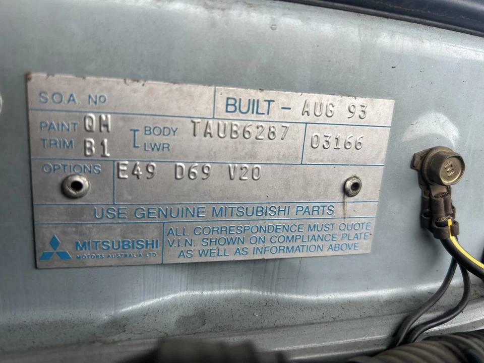 Mitsubishi Magna Right Corner Light TR 03/1991-04/1996 - image 4 of 4