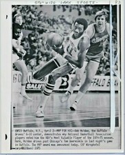 1975 Press Photo Bob McAdoo Buffalo Braves NBA 1974-75 MVP Award