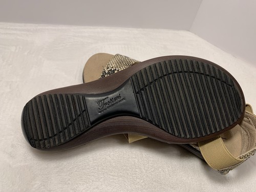 Trotters Women's slip on Elastic Strap Sandals Size 7 M comfortable - Picture 12 of 18