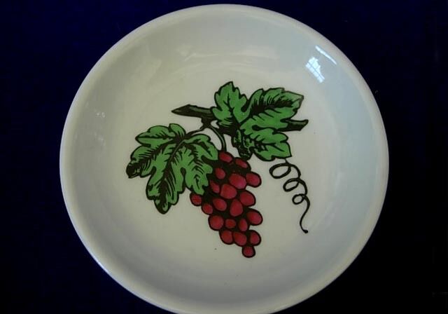 Beautiful Burgundy Grapes Ceramic Bowl / Soap Dish