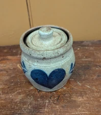 Rowe Pottery Works Salt Glazed BLUE HEART 4.5" Canister Crock w/ LID 1985 VTG