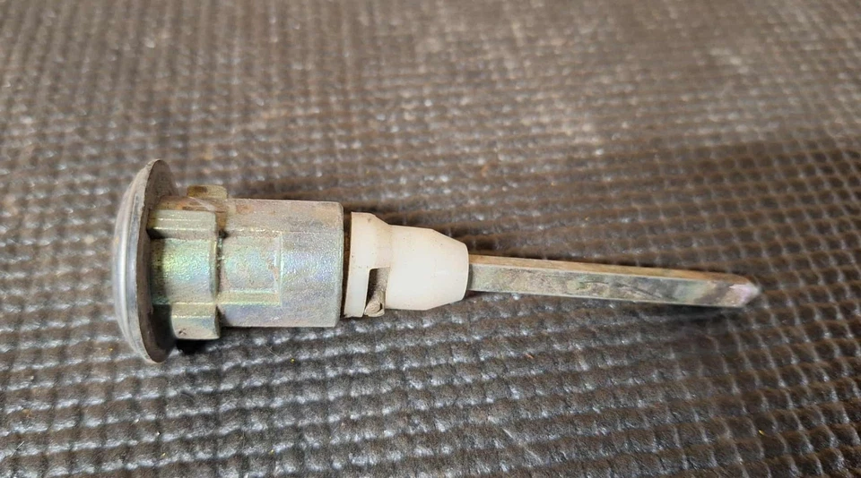 Datsun 310 1979 maletero escotilla bloqueo vaso llave cilindro Foto 2 de 4