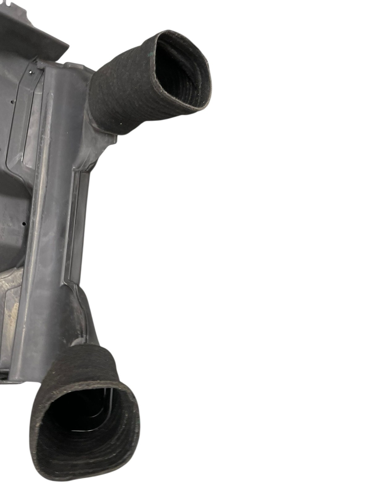 2007-2016 MASERATI GRANTURISMO 4.7L RWD FRONT RADIATOR SUPPORT AIR GUIDE DUCT