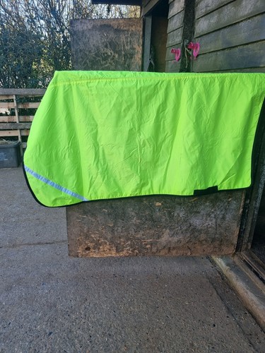 TWO 5' HI-VIz WATERPROOF EXERCISE SHEETS. KINGSHEAD AND WEATHERBEETA - Picture 3 of 14