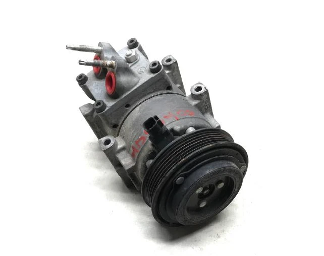 Компрессор переменного тока для кондиционера Ford Fiesta 2011-2013 годов выпуска - Изображение 2 из 3