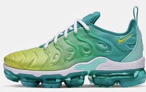 green vapormax womens