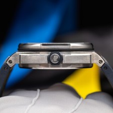 Audemars Piguet Royal Oak Offshore Diver Blue/Yellow 42mm 15710ST.OO.A027CA.01 7