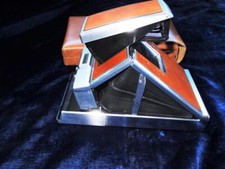 SX-70 POLAROID CAMERA AND CASE IN BEAUTIFUL CONDITION