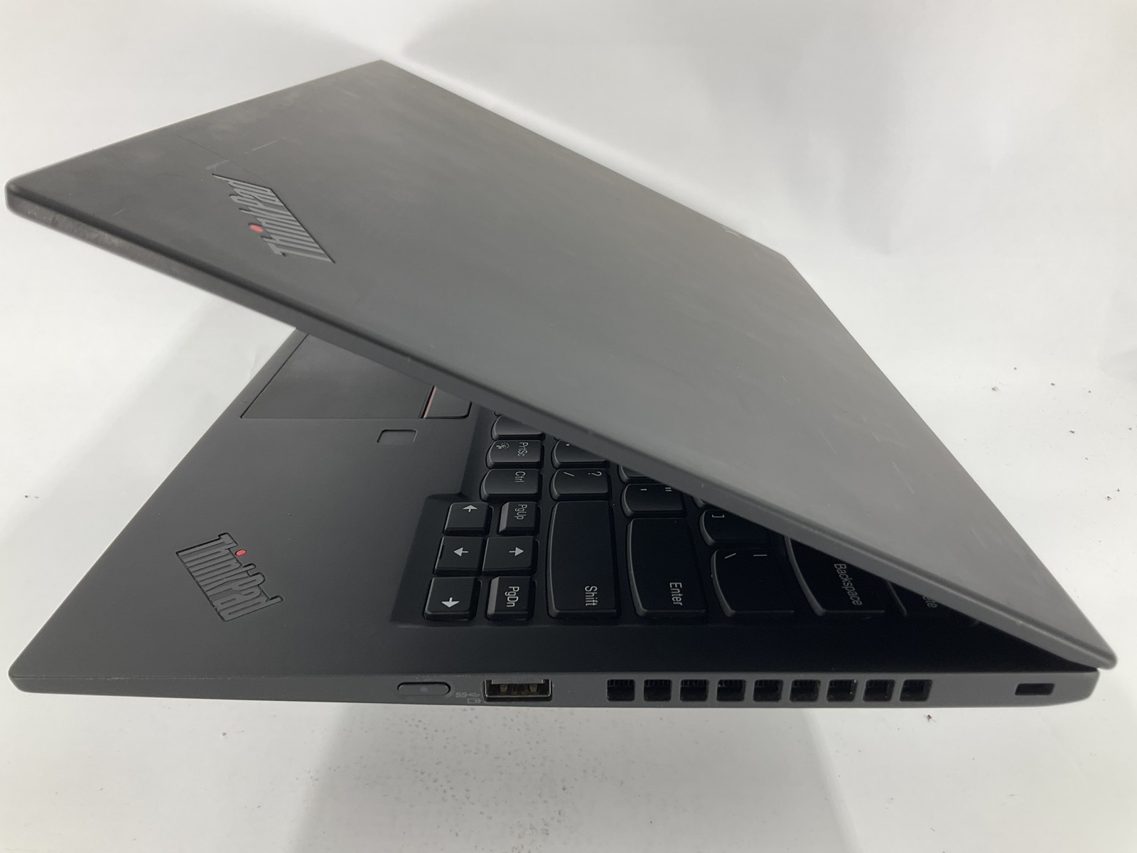 Lenovo ThinkPad X1 Carbon 7th Gen, 14-Inch Laptop, with Core i7-10710U CPU @ 1.10GHz