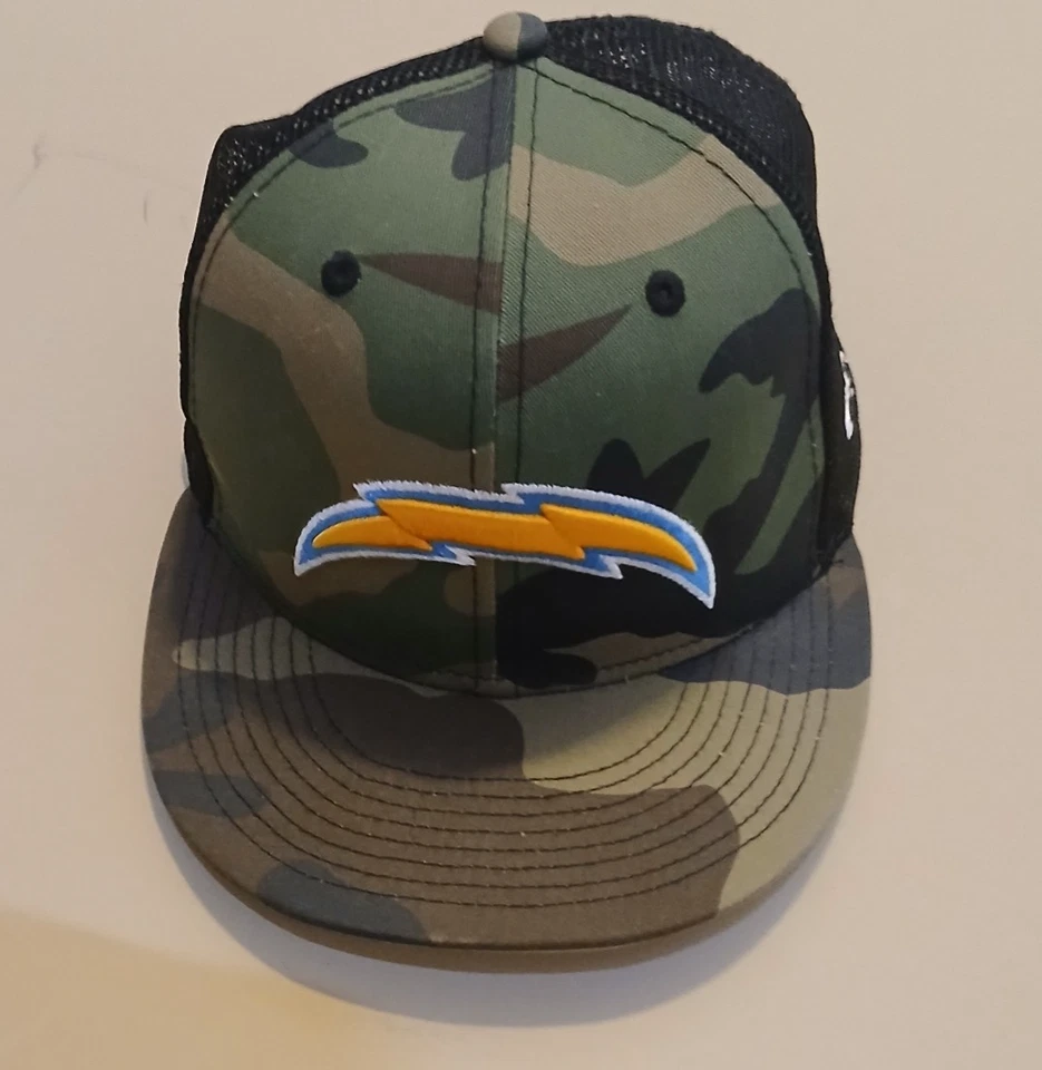 Gorra ajustable Los Angeles Chargers camuflada New Era 9Fifty Trucker Snapback NFL Foto 2 de 4