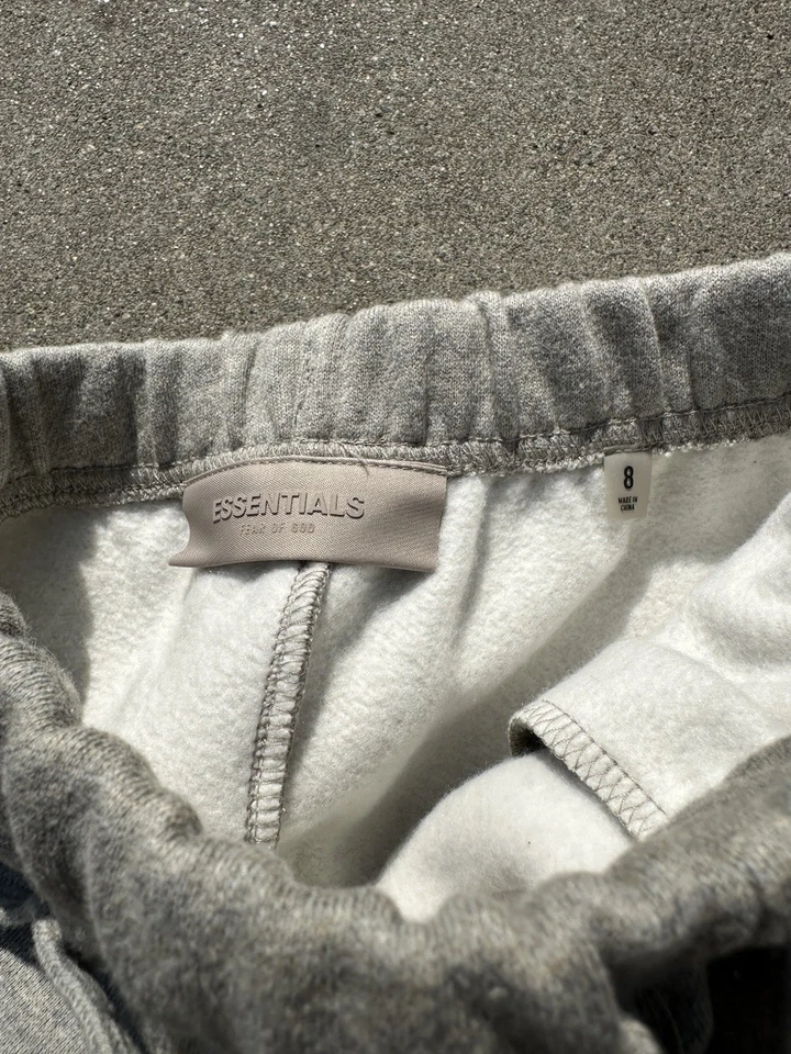 Pantalones deportivos Essentials Fear of God avena ligera para niños talla 8 NUEVO Foto 4 de 4