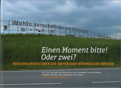 Einen Moment bitte! Oder zwei?: Begegnungen über die bayerisch-böh..(Gebunden )