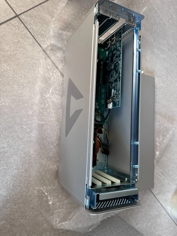 Magma ExpressBox 3T - Chassis di Espansione PCIe Thunderbolt 2 - Immagine 3 di 4