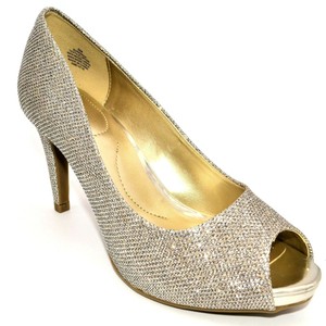 bandolino peep toe heels