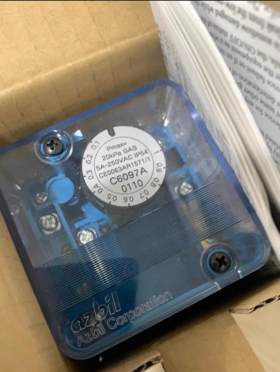 中古品　Switch 1PC Brand NEW Original Azbil C6097A0110 Pressure Switch In