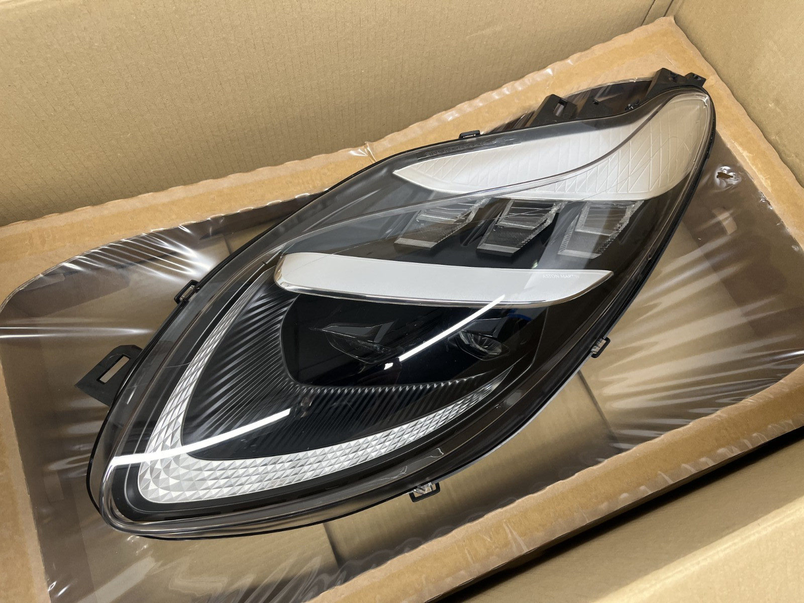 2024-2025 ASTON MARTIN DB12 LEFT DRIVER SIDE LH HEADLIGHT LED OEM
